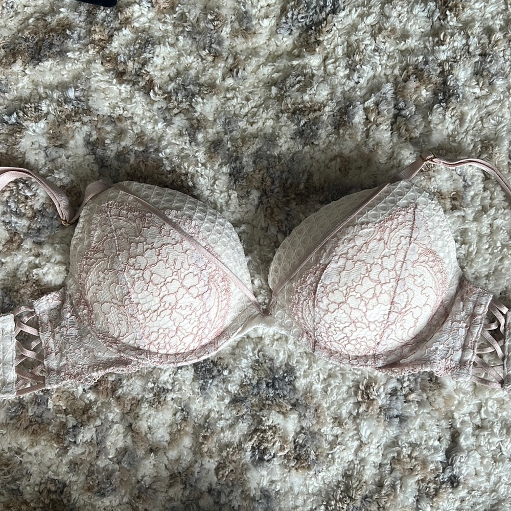 Victoria’s Secret very sexy push-up corset bra 34b
